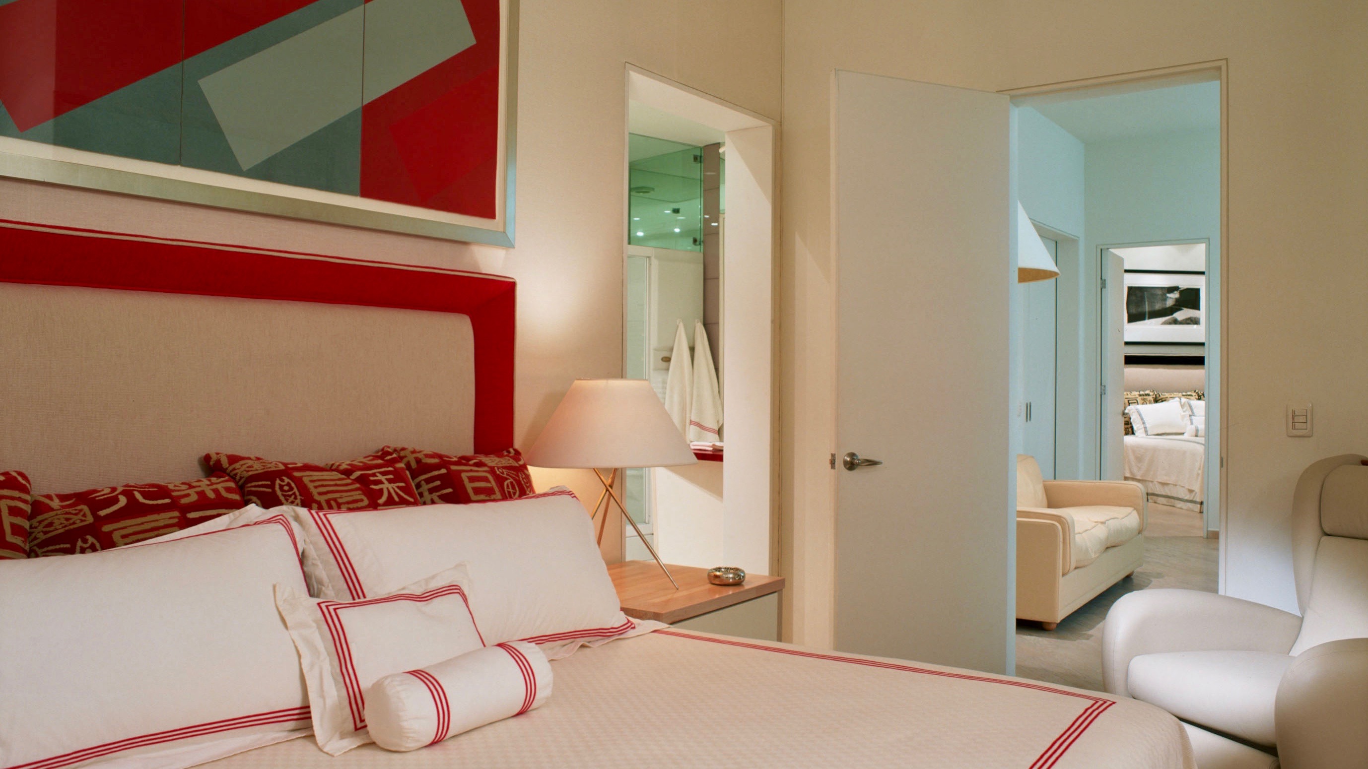Contermporary bedroom suite Jerry Jacobs Design